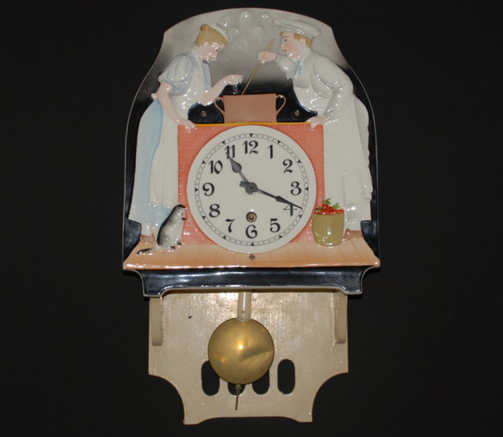 Max Roesler Rodach kitchens clock with figurative relief * 1900-