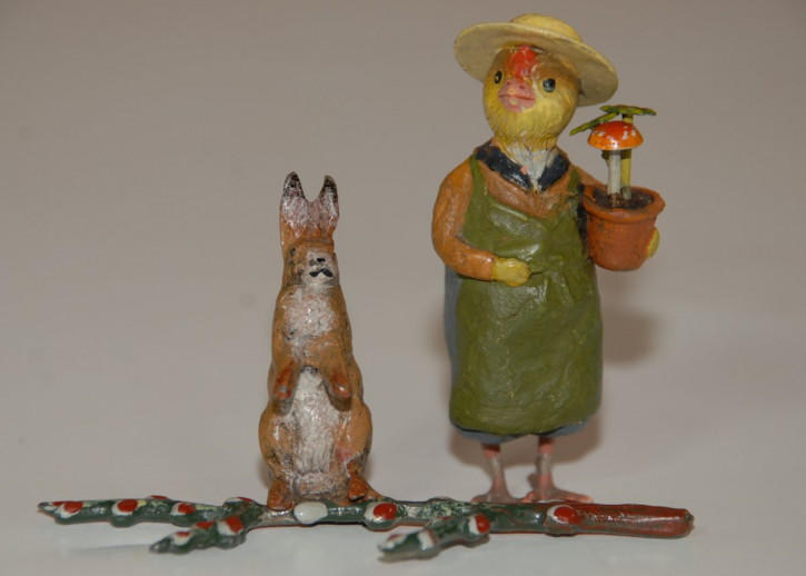 österliche Miniaturen * Hase & vermenschlichte Kückendame als Gärtnerin * um 1900