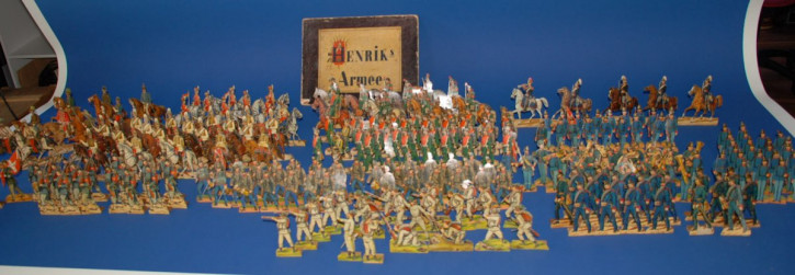 very fine display figures "Henriks Army" large event box with 254 figures * at 1865