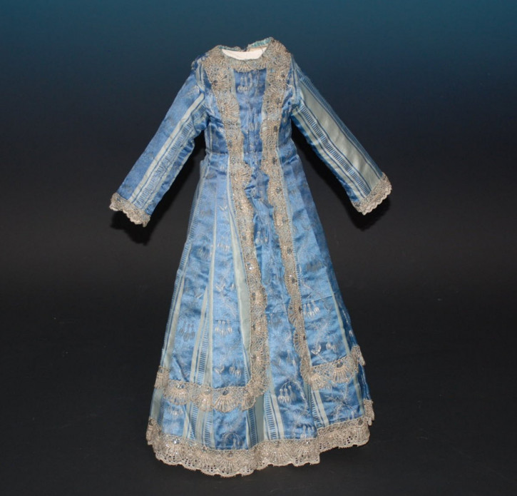 herrschaftliches Puppenkleid aus Seide & Silberfadenspitze * um 1860