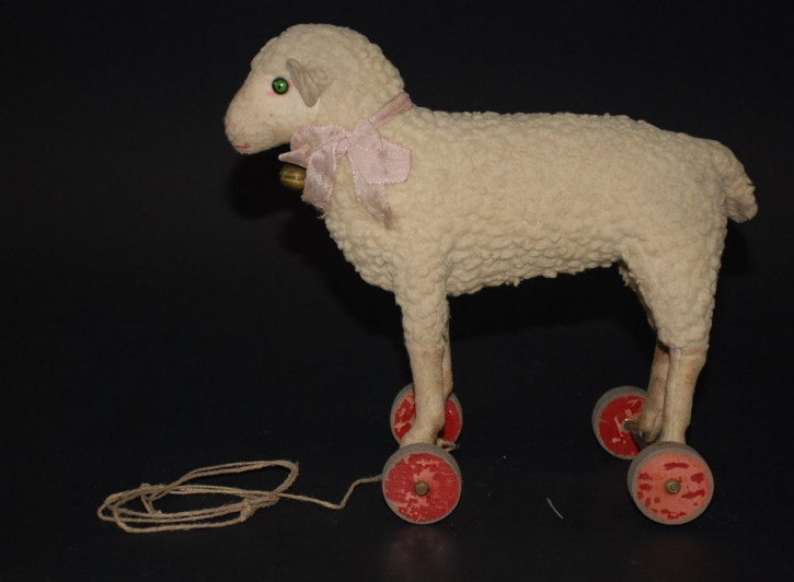 ancient Steiff little sheep on wooden wheels * 1920s / 30s