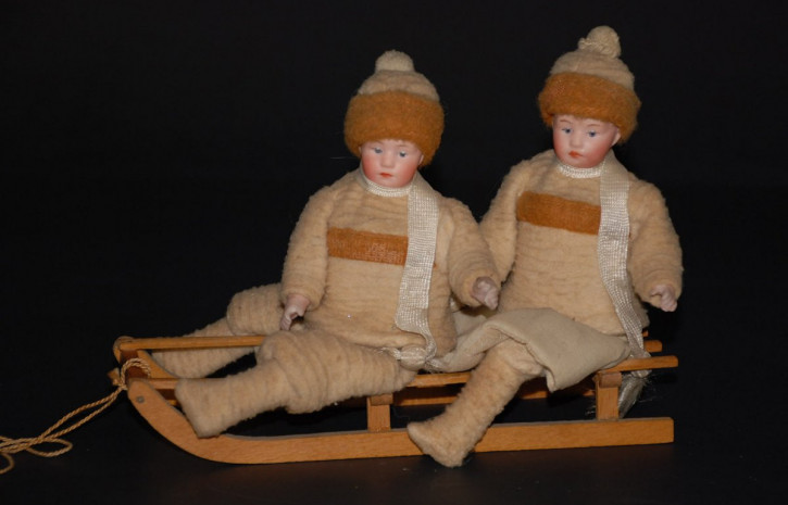 uralte Heubach Candyboxen Schlittenkinder * Länge 21 cm * um 1900