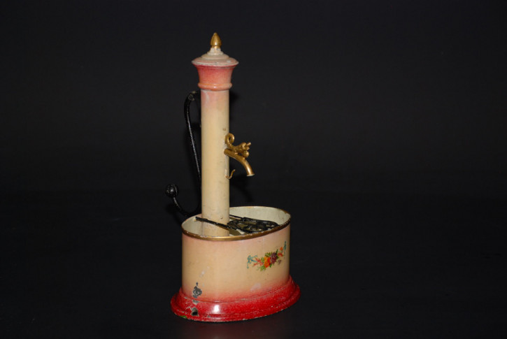 uralt Märklin Brunnen mit Pumpmechanik * handbemalt * Höhe 23 cm * um 1900