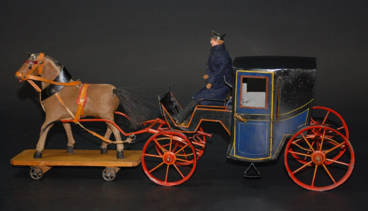 uralte Rock & Graner Kutsche mit Fellpferd & Kutscher * L 50 cm * um 1890/1895