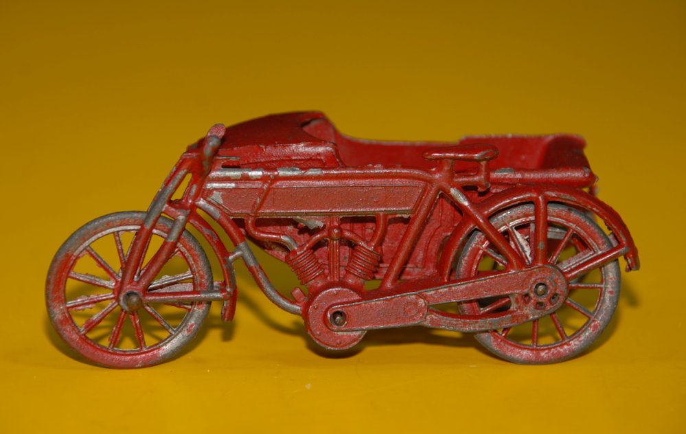 MOTORRAD MIT BEIWAGEN LITHOGRAPHIERTE BLECHMINIATUR PENNY TOY