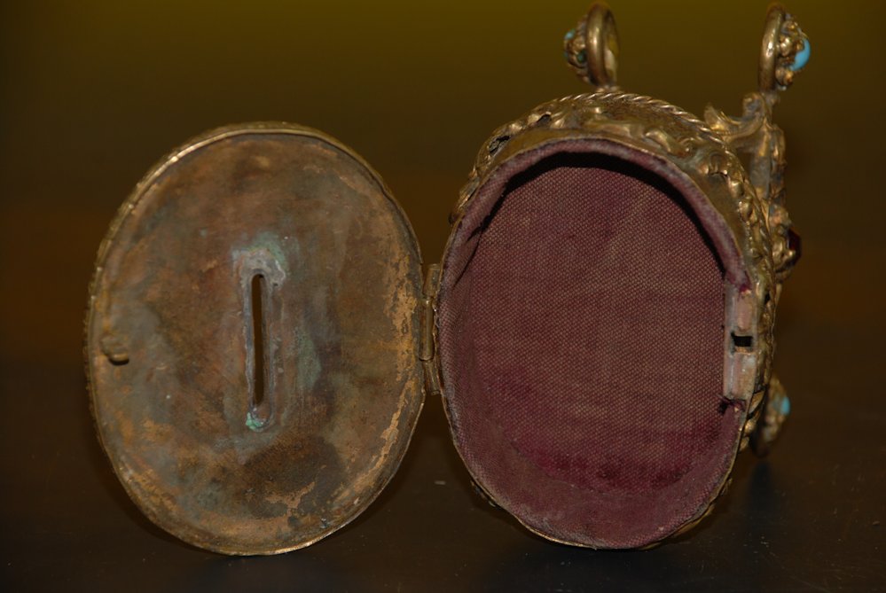 uralte Spardose aus Goldblech in Form eines Nähkästchen * um 1860-1880