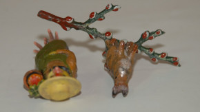 österliche Miniaturen * Hase & vermenschlichte Kückendame als Gärtnerin * um 1900