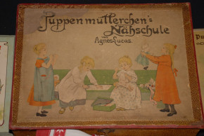 Puppenmütterchens Nähschule Agnes Lucas * K & R * S & H * 26 in Box * um 1910