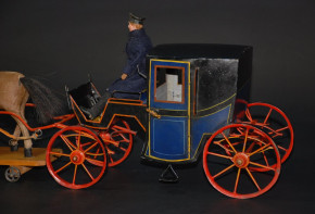 uralte Rock & Graner Kutsche mit Fellpferd & Kutscher * L 50 cm * um 1890/1895