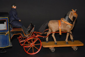 uralte Rock & Graner Kutsche mit Fellpferd & Kutscher * L 50 cm * um 1890/1895