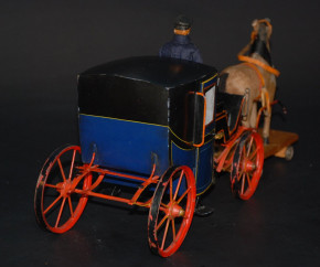 uralte Rock & Graner Kutsche mit Fellpferd & Kutscher * L 50 cm * um 1890/1895